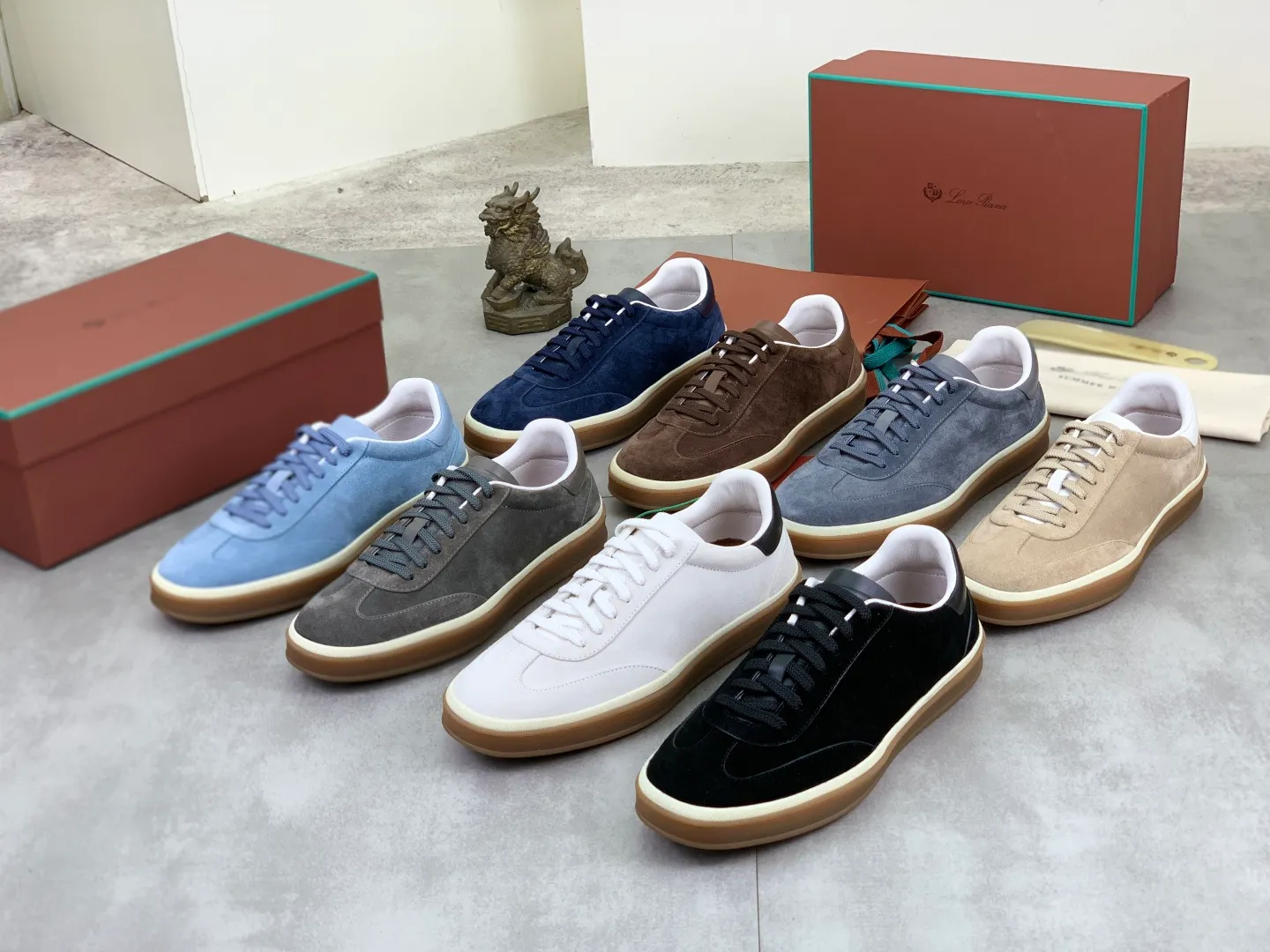Men's men's shoes 💰P580 New model 💰 The latest casual shoes Loro Piana 💯 Top grade 💯 Buy the original copy 💯 Founded the existing Loro Piana company on April 24, 1924. It is the sixth generation of family operation, providing the best quality products to customers who are discerning about taste and quality. Imported original fly woven fabric with cowhide fabric, plain calfskin lining, hand-stitched thread with cowhide feet, original packaging, high-end outsole, size: 38-45 (customized for 46), 8️⃣ colors available